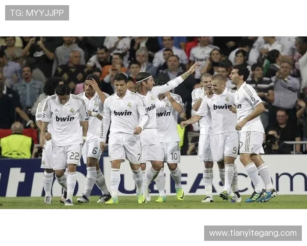 皇马迎战瓦伦西亚争夺西甲三分 关键战役考验两队实力和士气 皇马迎战瓦伦西亚争夺西甲三分 关键战役考验两队实力和士气