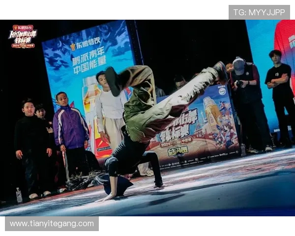 广州街舞队在全国街舞大赛中的团队协作表现精彩点评与分析