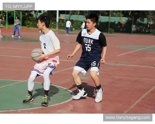 探寻当代篮球运动员成长之路与竞技精神全面展现时代风貌魅力绽放 探寻当代篮球运动员成长之路与竞技精神全面展现时代风貌魅力绽放