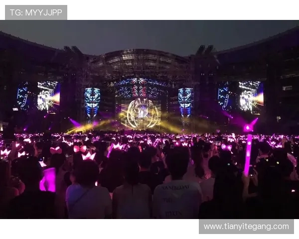 大连人对阵深圳2020赛季精彩回顾与赛场瞬间分析